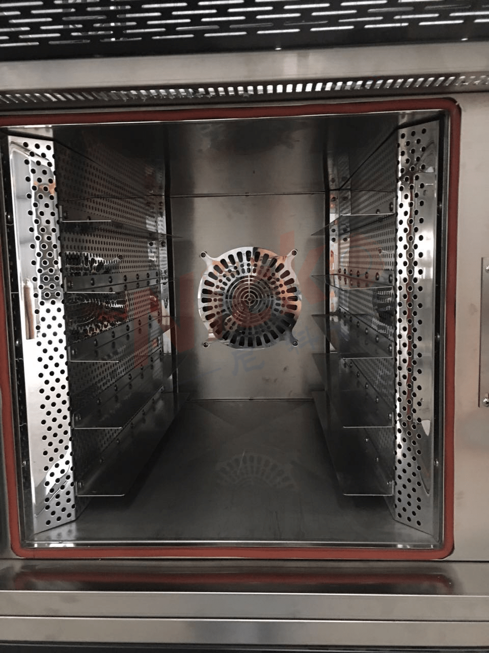 Nicko’s 800 Combination Convection and deck baking oven Interior display